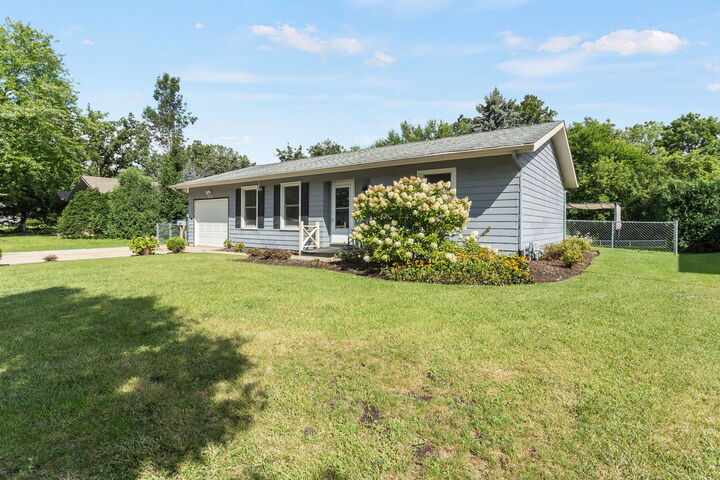 Property Photo:  4718 W Cumberland Circle  IL 60050 