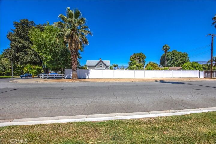 Property Photo:  629 Nottingham Dr.  CA 92373 