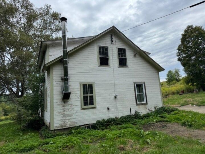 Property Photo: 9 The Cross Road VT 05077