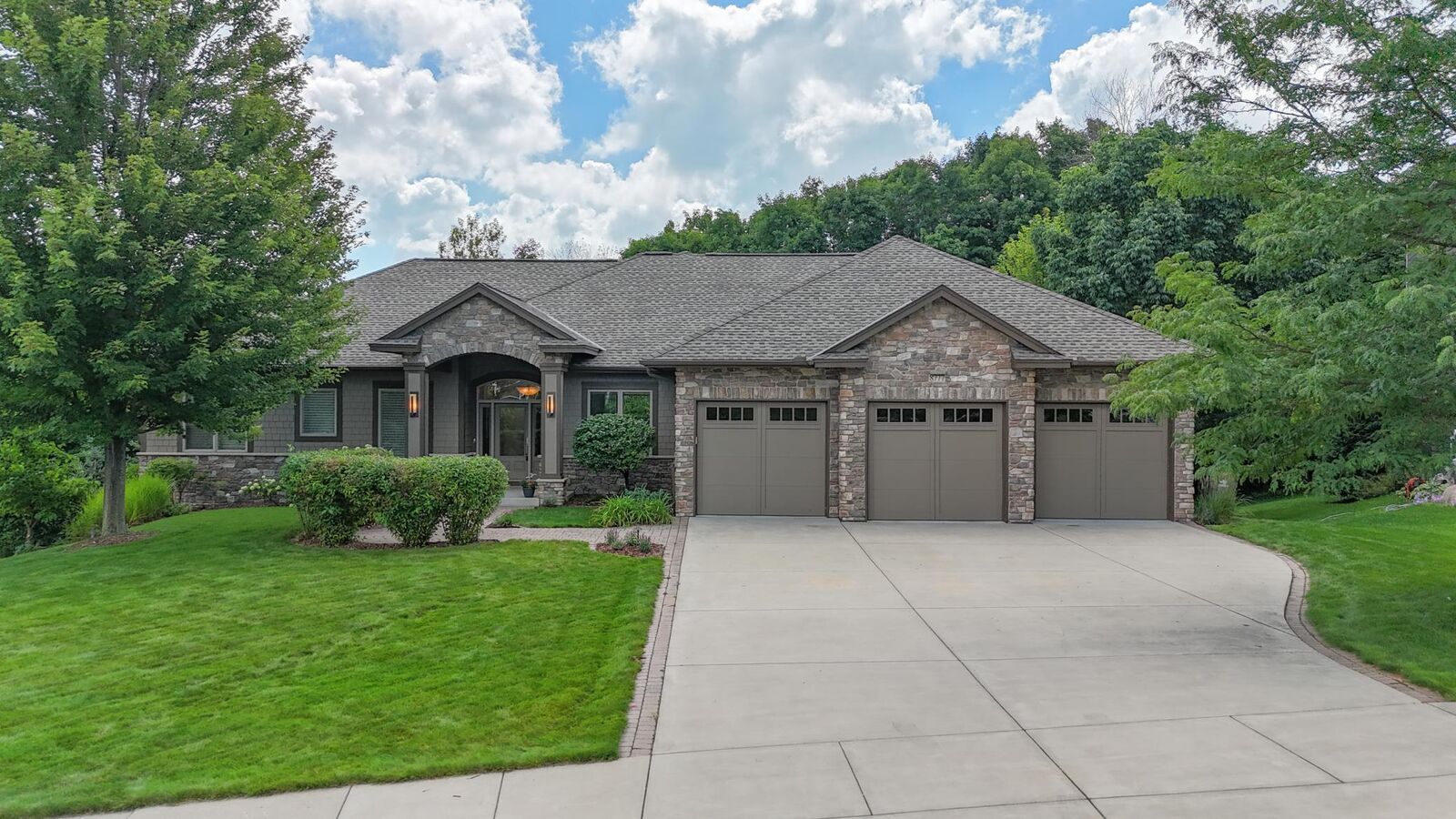 Property Photo: 8777 Stonefield Lane MN 55317