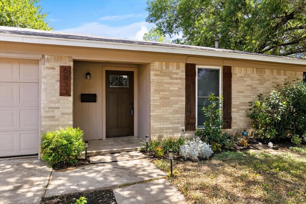 Property Photo: 6833 John Drive TX 76118