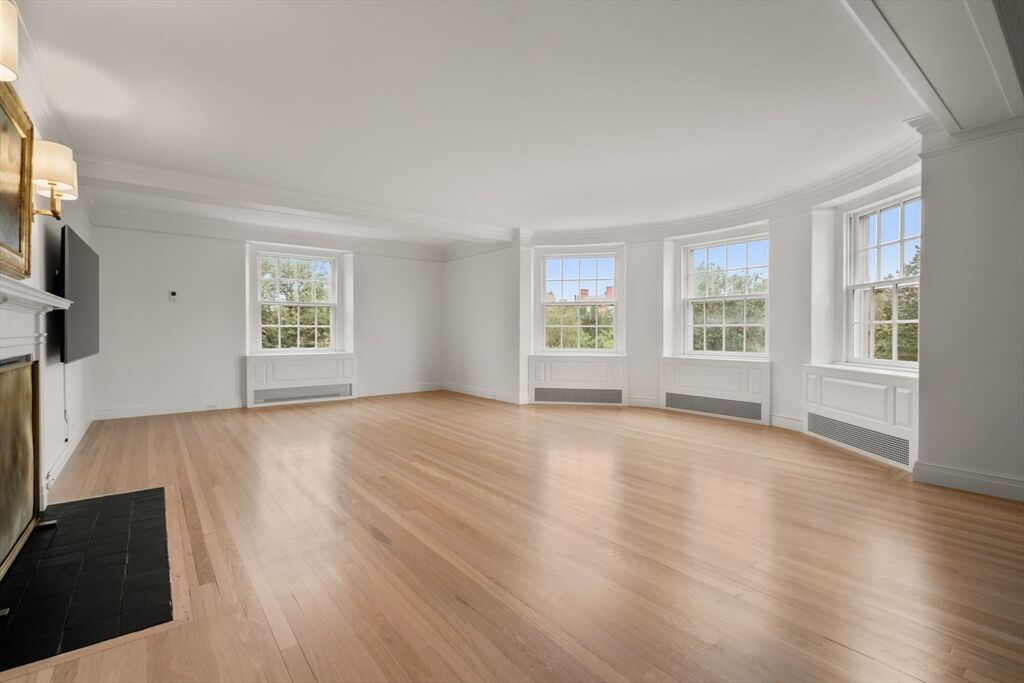 Property Photo:  192 Commonwealth Ave 6  MA 02116 