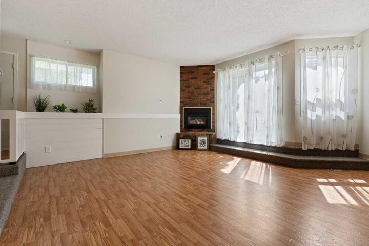 Property Photo: 108 Mount Pleasant Drive 2 AB T4V 2M7
