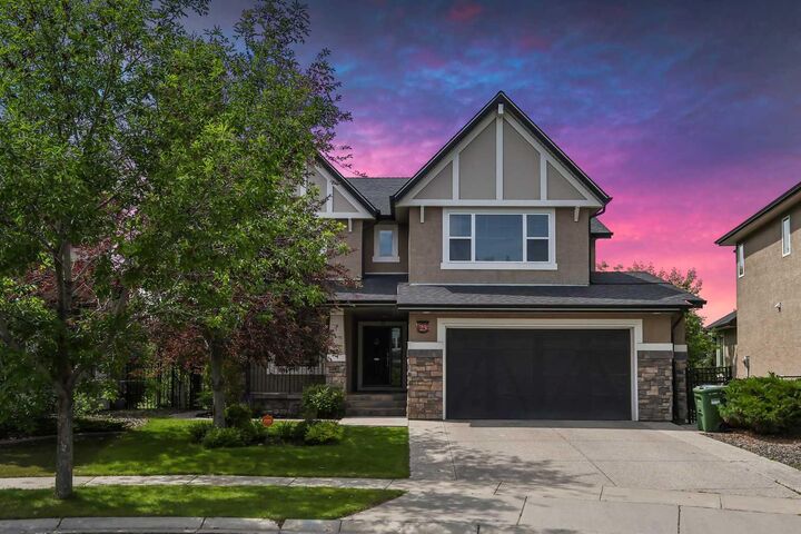 Property Photo: 23 Elgin Estates Hill SE AB T2Z 4P9