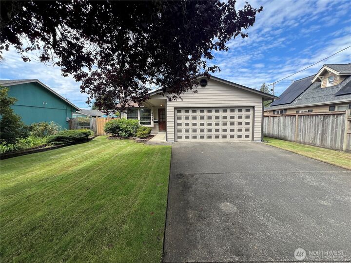 Property Photo:  6424 S Alder Street  WA 98409 