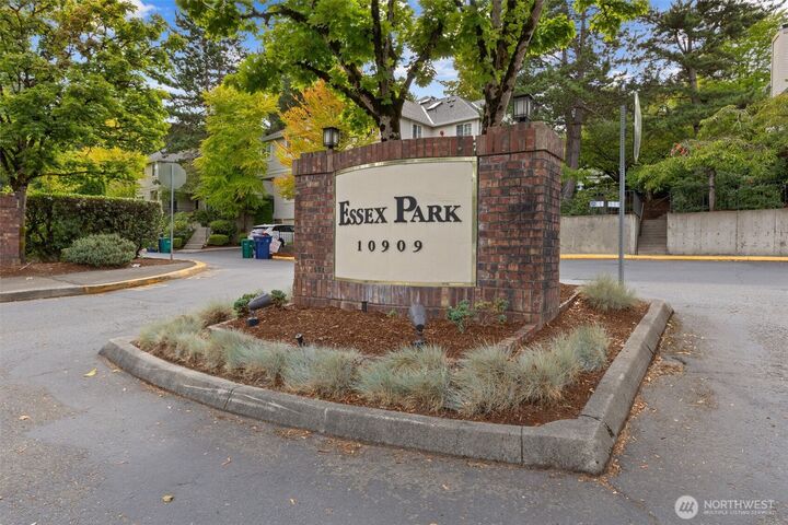 Property Photo:  10909  Avondale Road NE R170  WA 98052