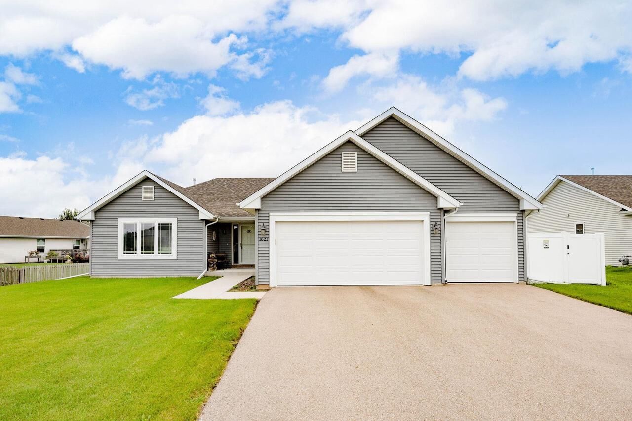 Property Photo:  1621 Hawks Pass  WI 53511 