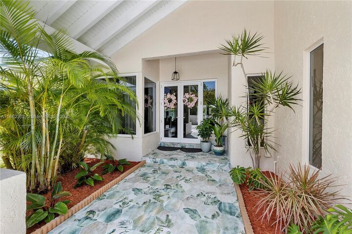 Property Photo: 17640 Old Cutler Rd FL 33157