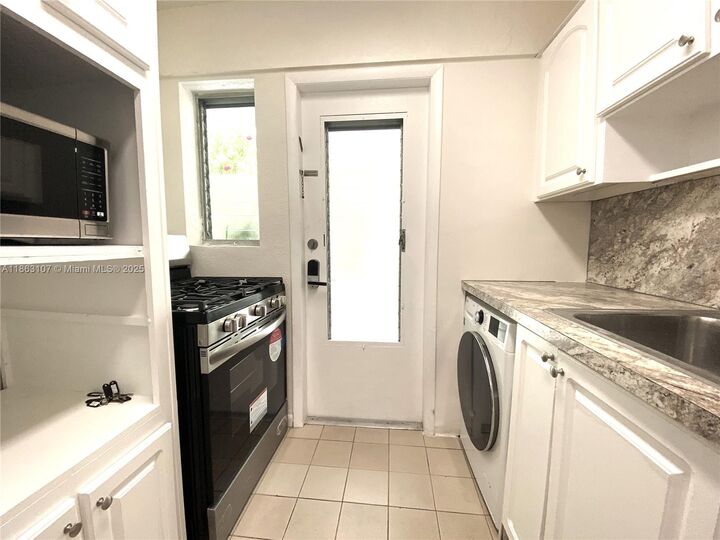 Property Photo: 932 Euclid Ave 2 FL 33139