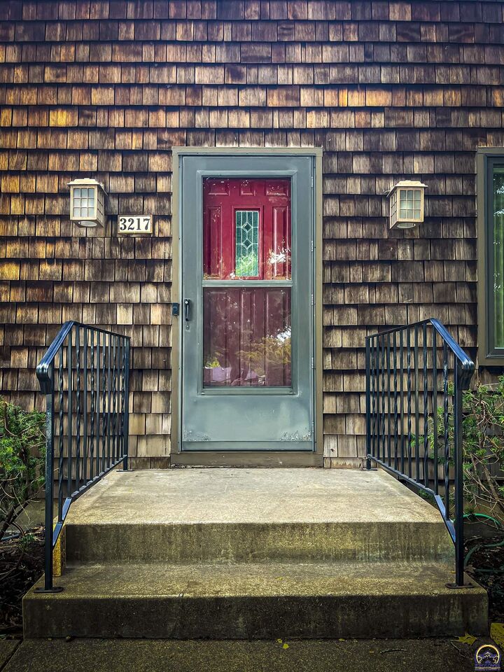 Property Photo: 3217 SW 33rd Ct KS 66614