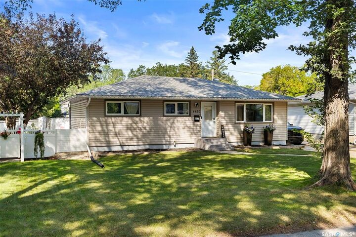 Photo de la propriété:  4450 Castle Road  SK S4S 4W3 