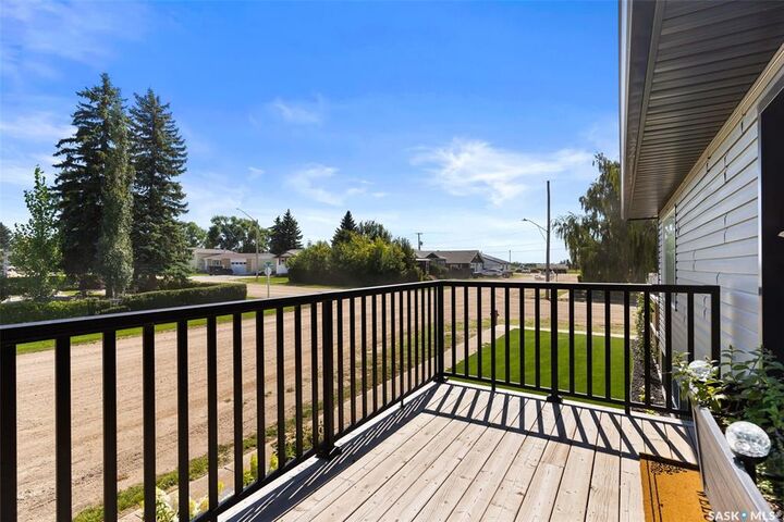 Property Photo: 217 1st Avenue SK S0G 4Y0