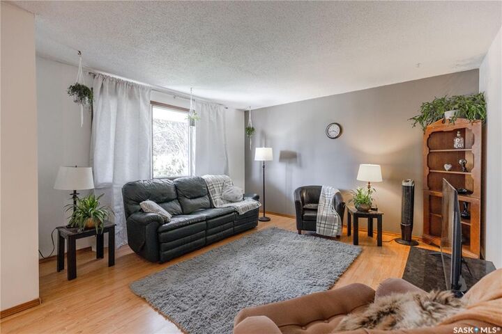 Property Photo:  7 Ross Crescent  SK S7L 4B2 