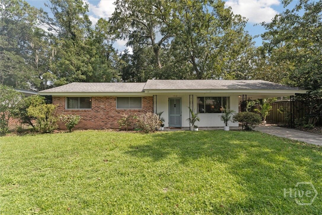 Property Photo: 1512 Rosewood Drive GA 31405