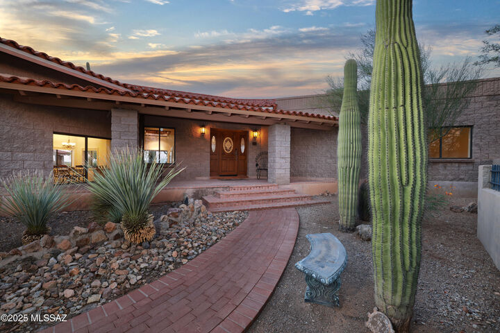 Property Photo: 4460 W Crestview Road AZ 85745