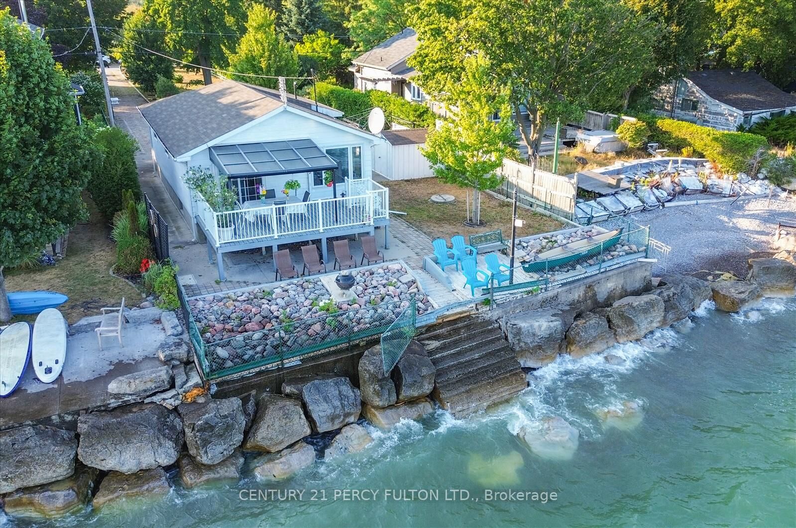 Photo de la propriété:  135 Cedar Crest Beach Road  ON L1C 3K3 