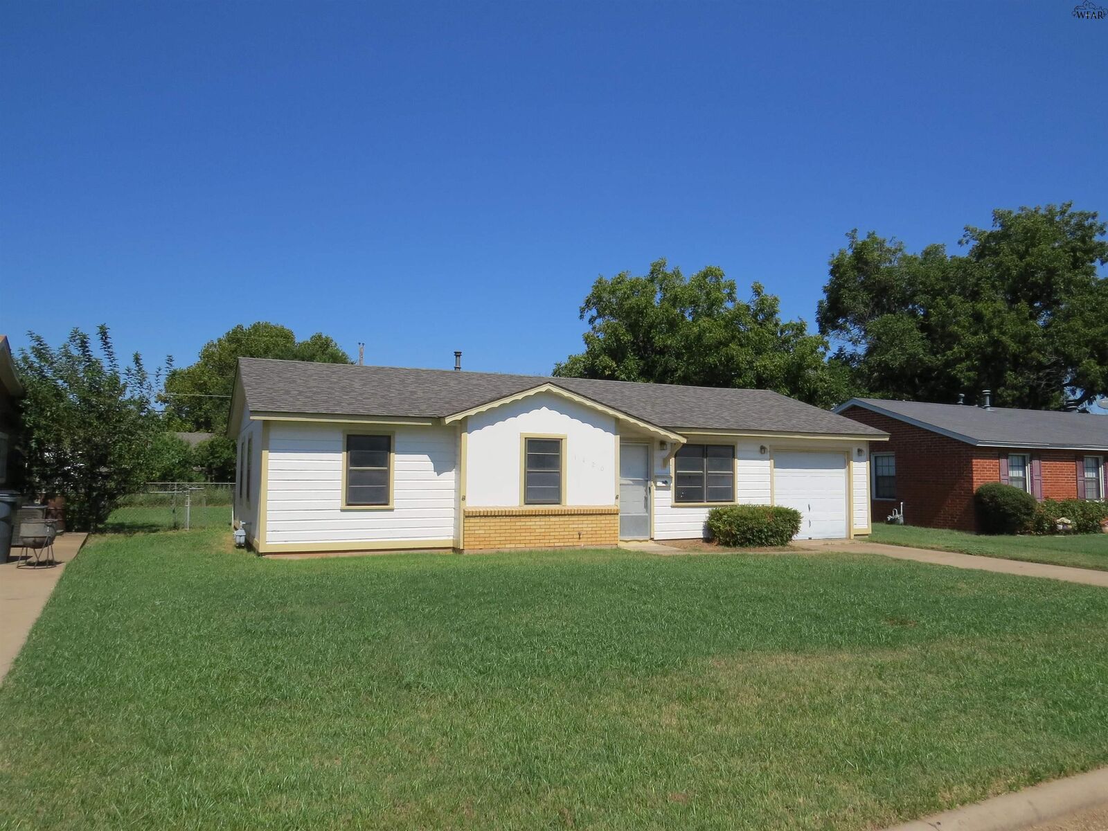 Property Photo:  1420 Harris Lan Harris Lane  TX 76306 