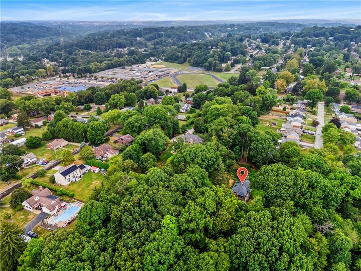 Property Photo:  2501 Oakwood Rd  PA 15116 