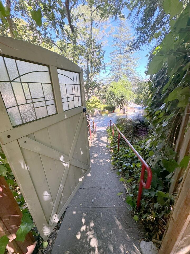 107 Stadium Avenue  Mill Valley CA 94941 photo