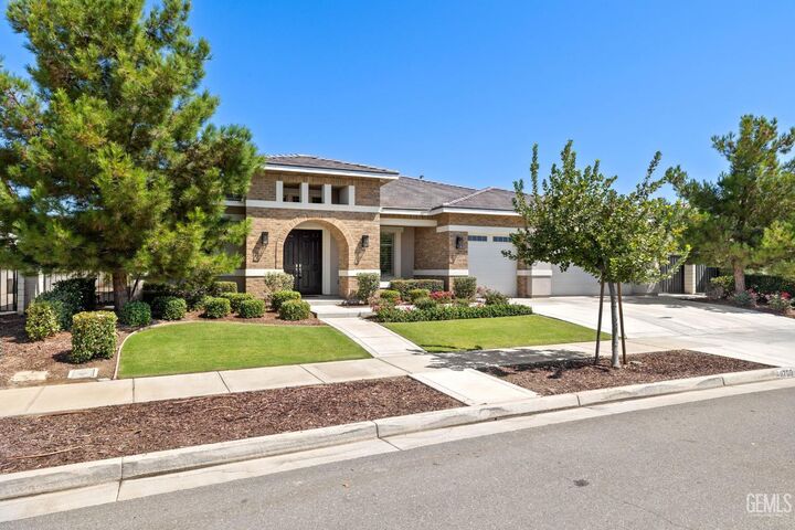 Property Photo: 11700 Vinery Way CA 93311