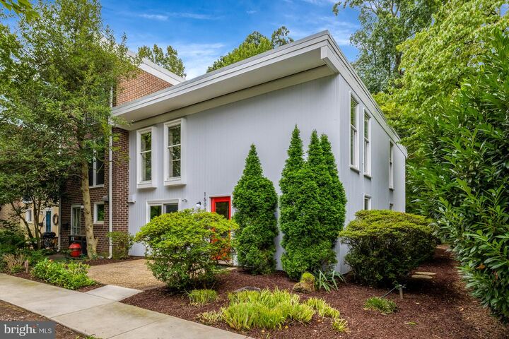 Property Photo: 1600 Wainwright Drive VA 20190
