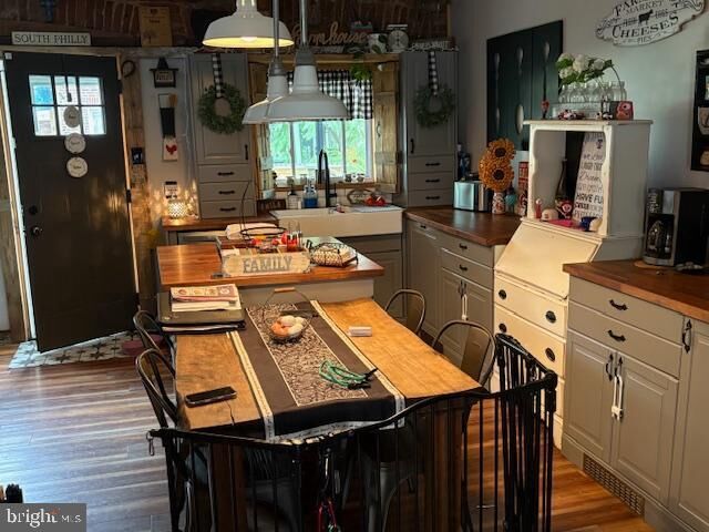 Property Photo: 2710 S 7th Street PA 19148