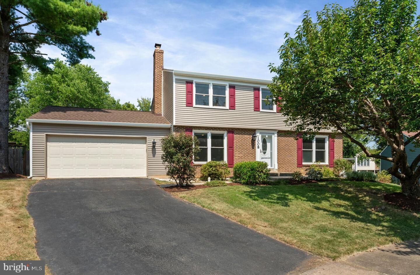 Property Photo: 1008 Windcroft Glen Court VA 20170