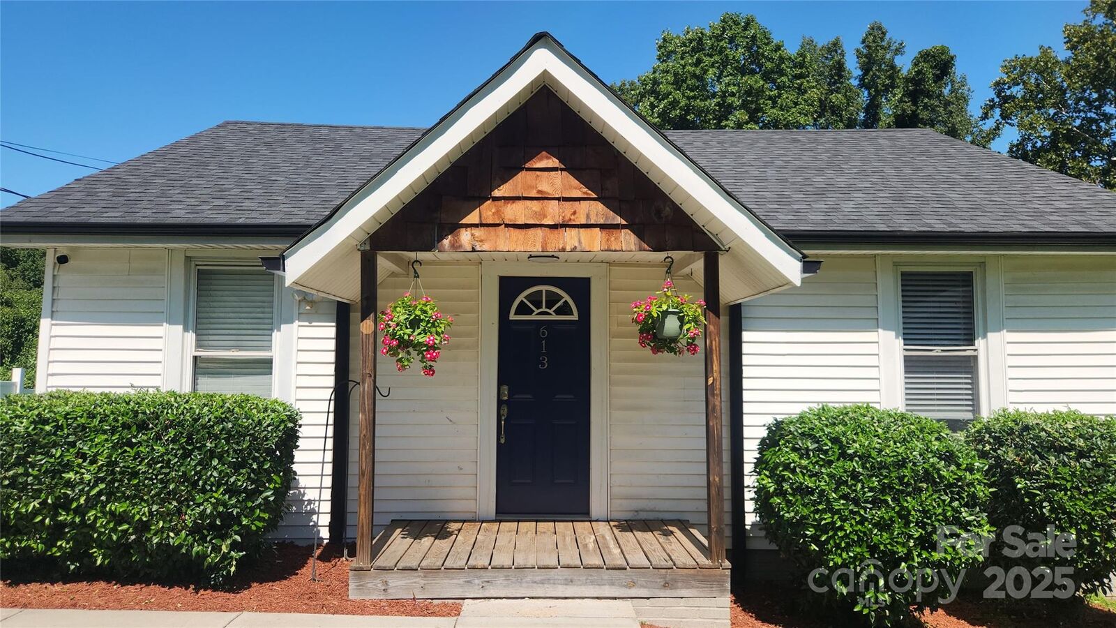 Property Photo:  613 Hillside Street  NC 28083 