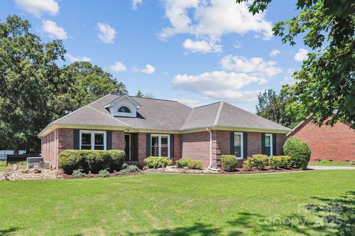 Property Photo: 8300 Quail Hollow Drive NC 28075