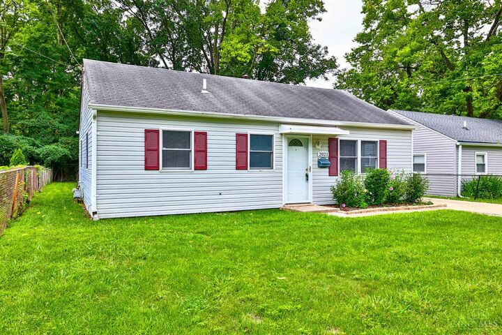 Property Photo: 2021 Catalpa Avenue OH 45239