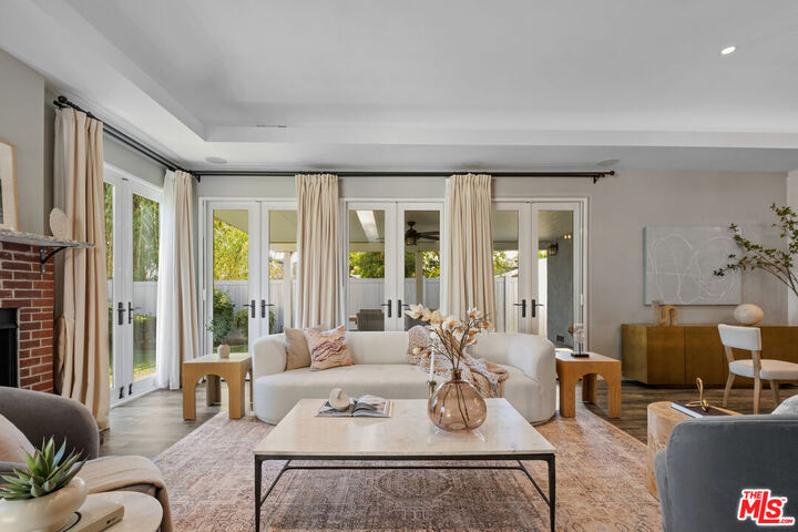 Property Photo:  10330 McCormick St  CA 91601 