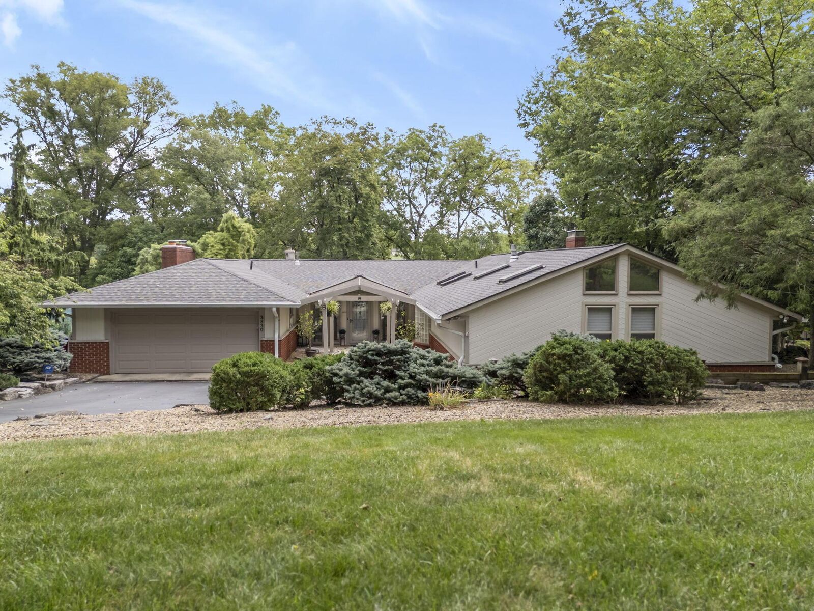 Property Photo: 3830 Riverview Drive OH 43221