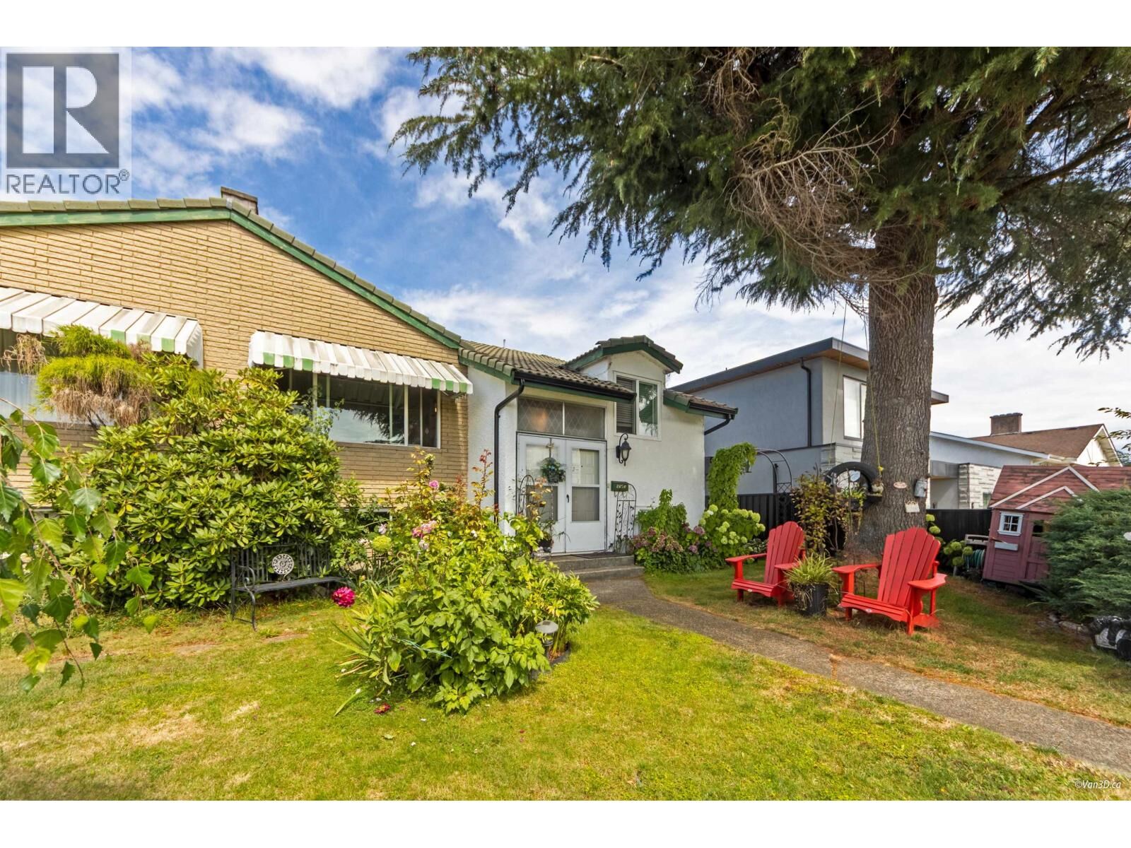Property Photo: 6593 Lochdale Street BC V5B 2M7
