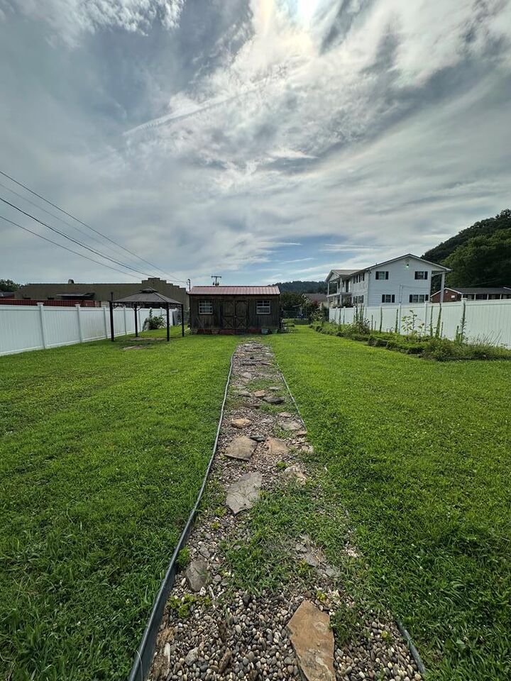 Property Photo:  512 8th Street  KY 41240 