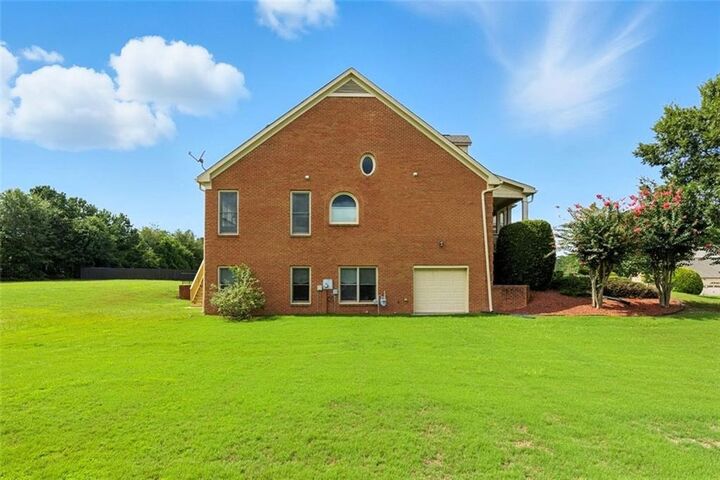 Property Photo:  2111 Rosebury Park Drive  GA 30019 
