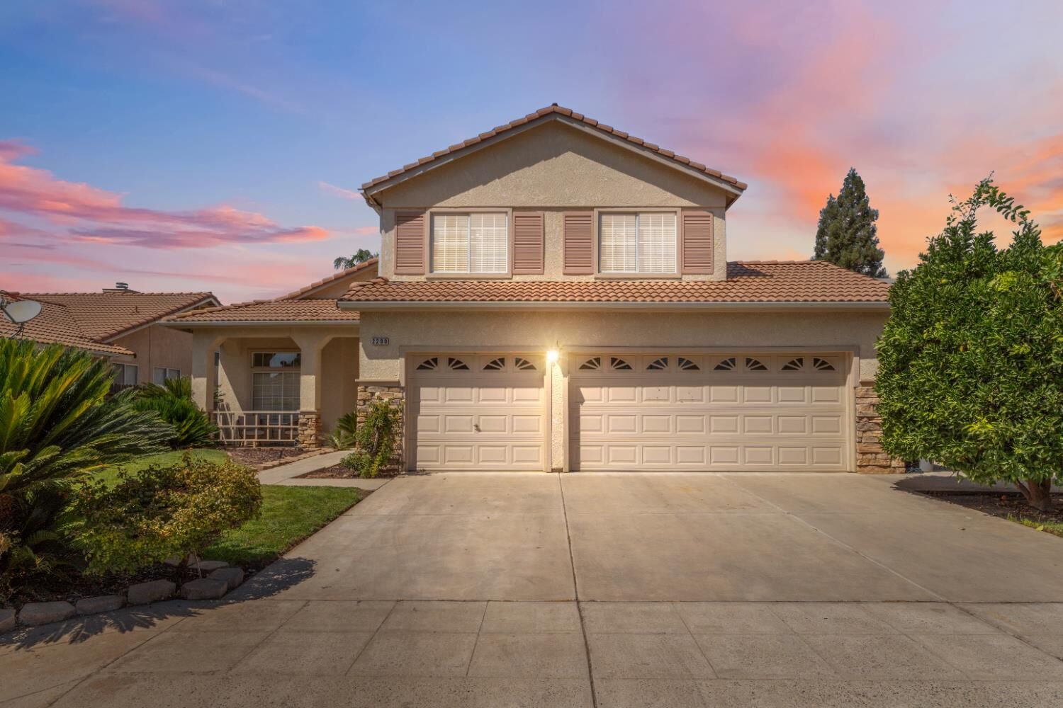 Property Photo: 2290 E Warwick Avenue CA 93720