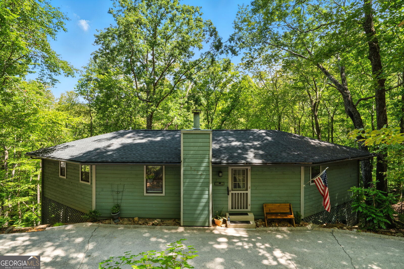 Property Photo: 816 Mulligan Way GA 30143