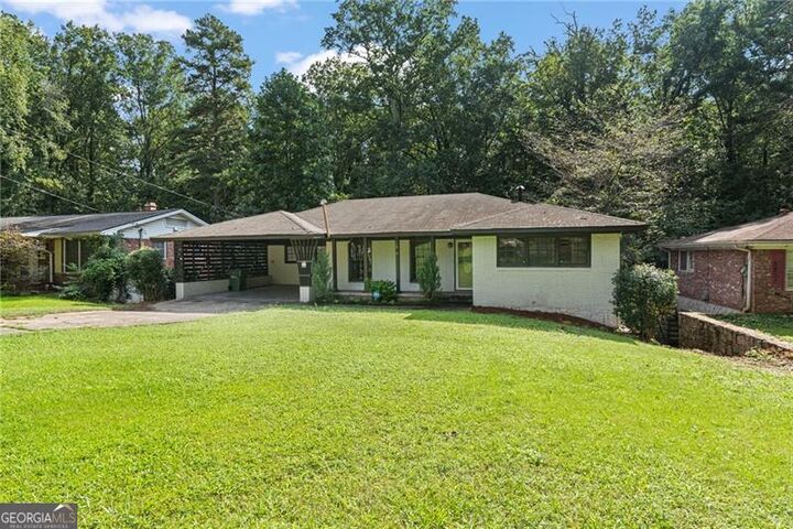 Property Photo: 1806 Fort Valley Drive SW GA 30311