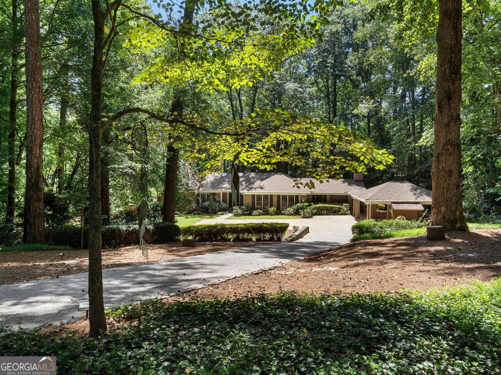 Property Photo:  1190 W Wesley Road NW  GA 30327 