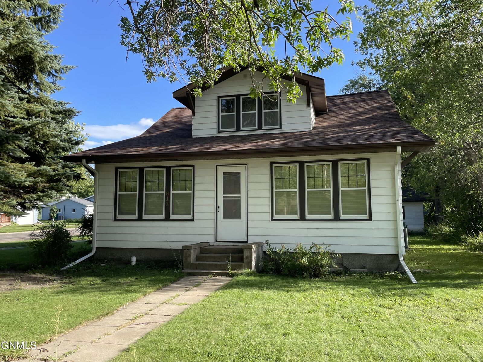 Property Photo:  812 4th Street N  ND 58421 