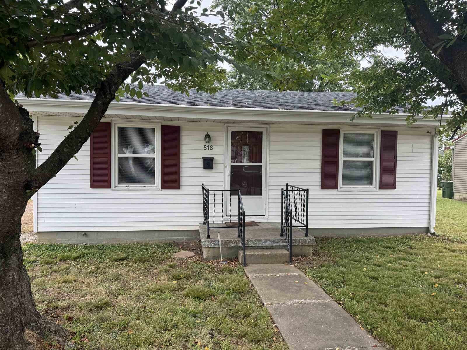 Property Photo: 818 Letcher St KY 42420