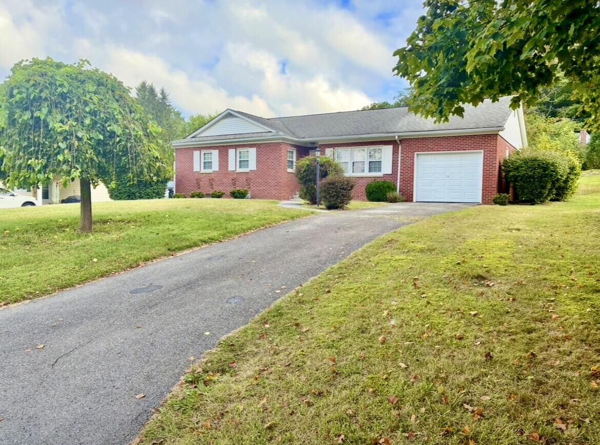 Property Photo:  348 Rowan Rd  WV 24986 