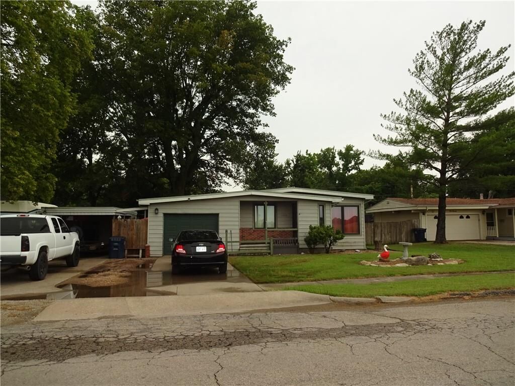 Property Photo:  1009 W Oak Street  KS 67301 