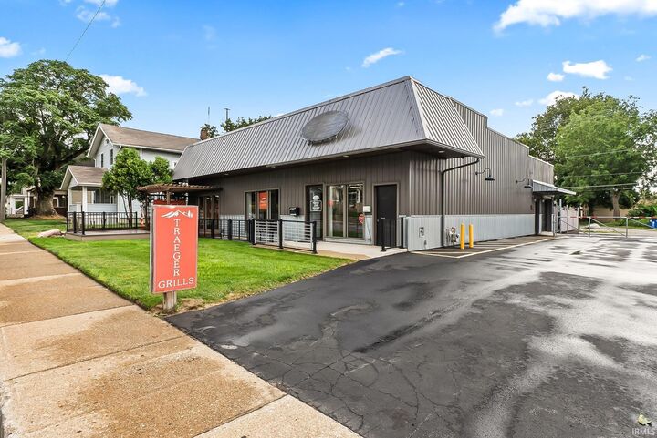Property Photo: 2332 N Clinton Street IN 46805-3241