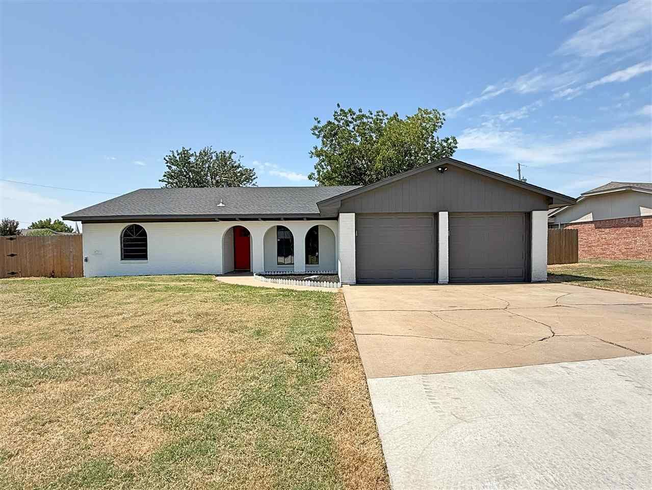 Property Photo: 1715 SE Indiana Ave OK 73501