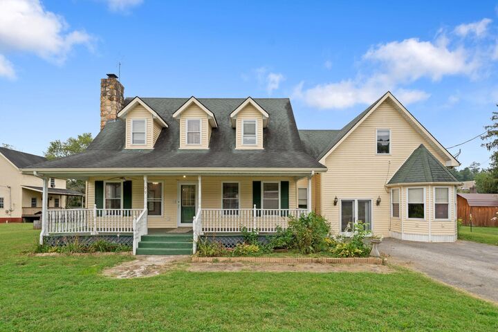 99 N Washington Street  Campton KY 41301 photo