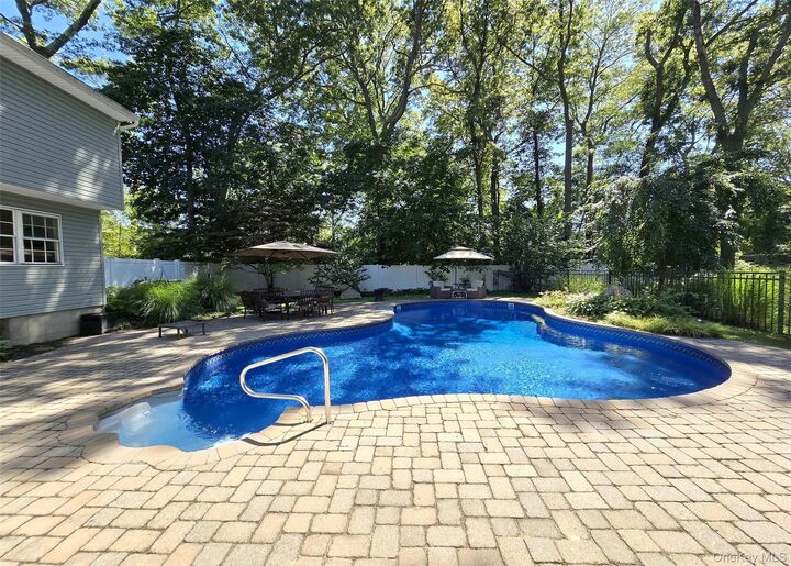 Property Photo:  26 Royal Way  NY 11786
