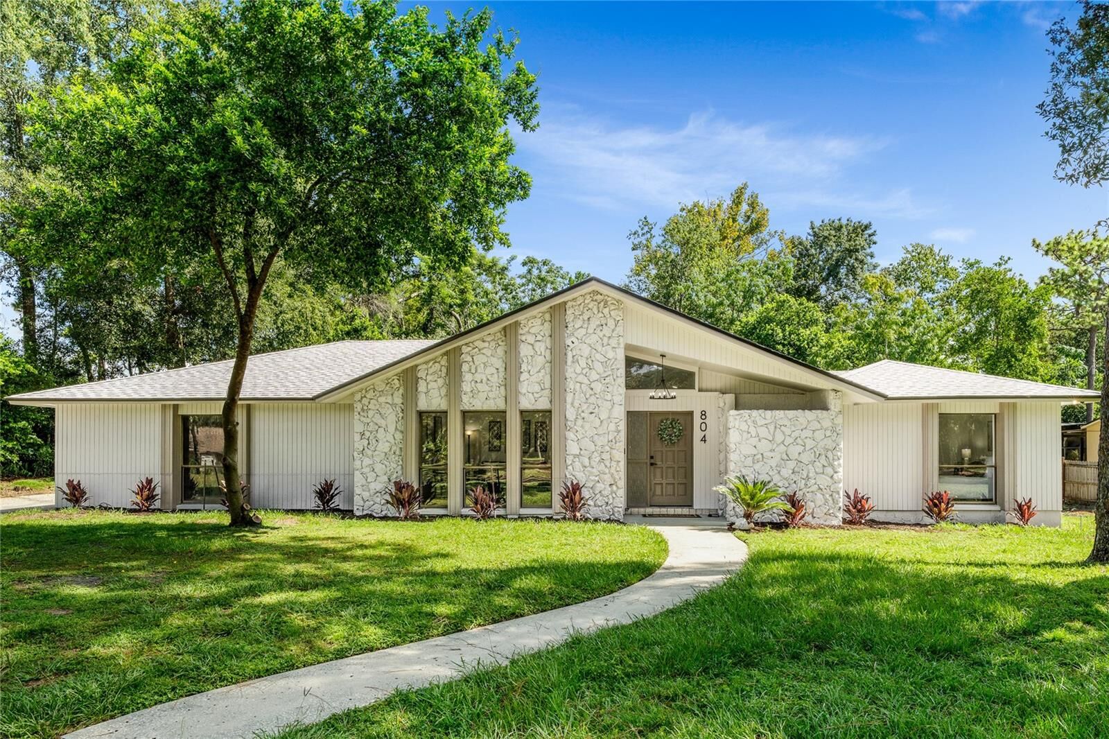 Property Photo:  804 S Sweetwater Boulevard  FL 32779 