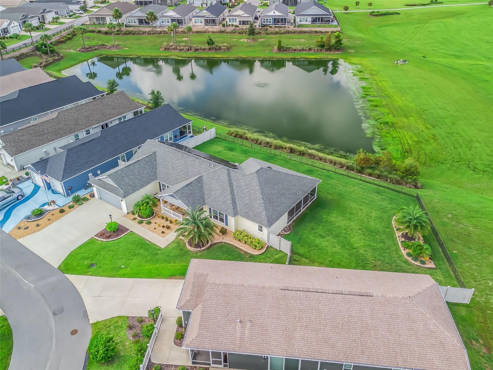 Property Photo: 6222 Dingman Way FL 32163