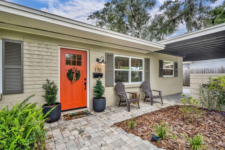 Property Photo: 170 E Faith Terrace FL 32751